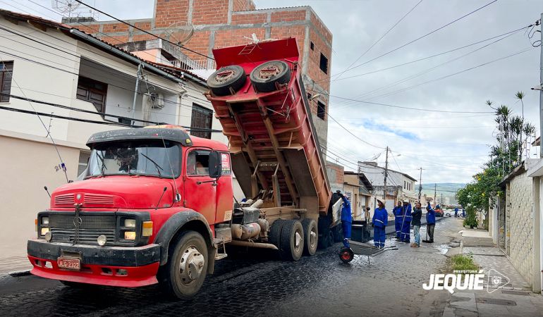Prefeitura de Jequié investe em novas obras de pavimentação e o benefício chega à ruas dos bairros Espírito Santo, São José, Joaquim Romão e KM 4